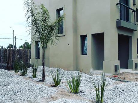 Casa A Estrenar En Parque De Miramar. Confort&seguridad.