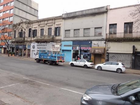 Local Comercial En Alquiler Montevideo. Gran Metraje.