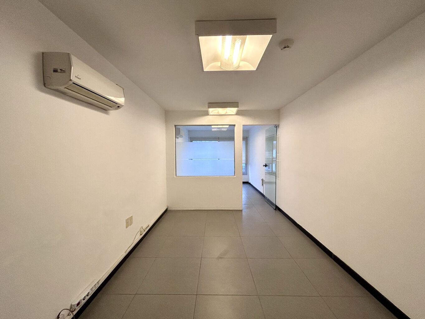 Alquiler De Oficina , Ubicada A Metros De La Zona Wtc