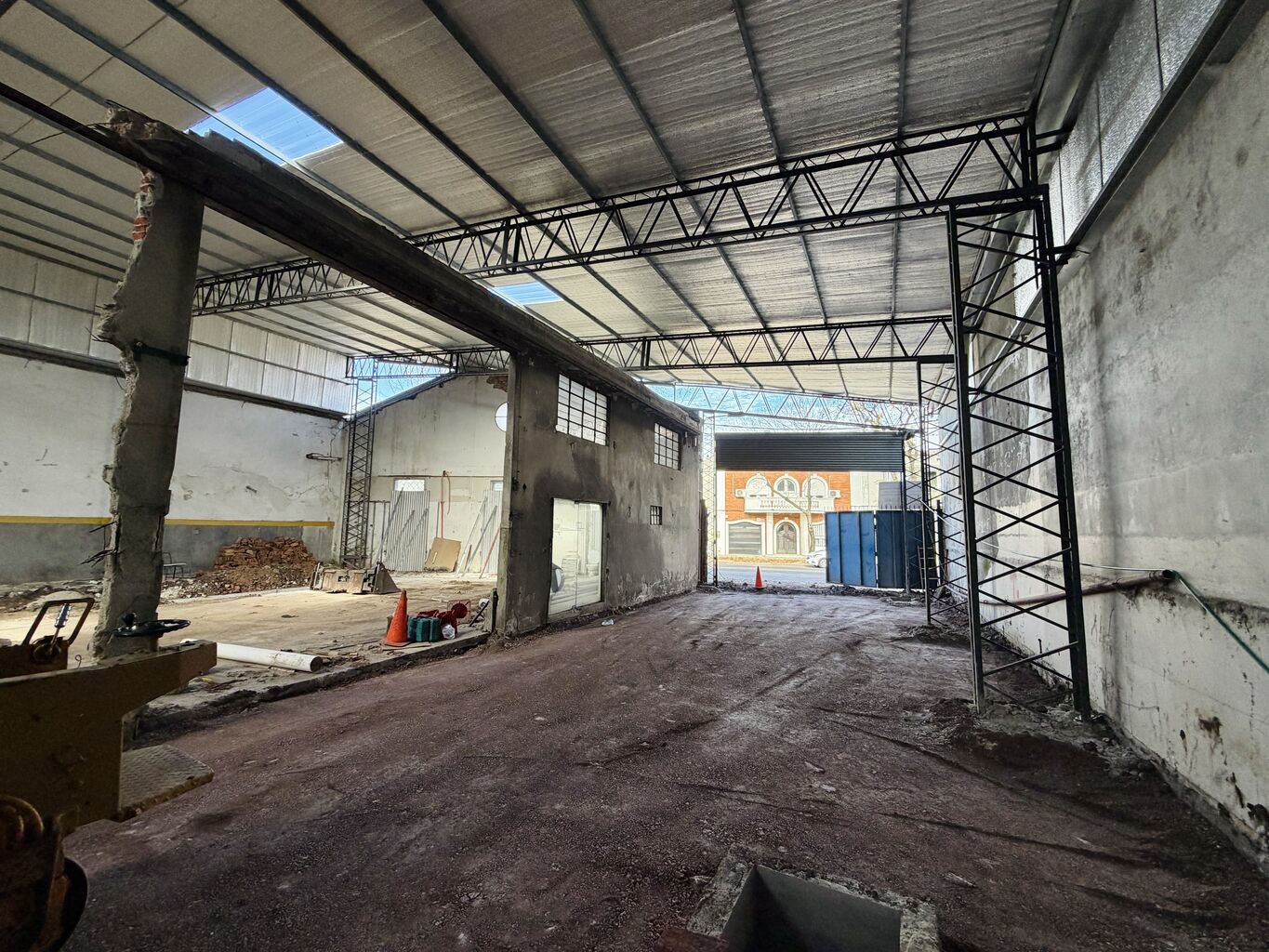 Alquiler — Depósito / Local | Capurro | 3.200 m² | Obra Nueva. Entrada contenedores · Foto 6