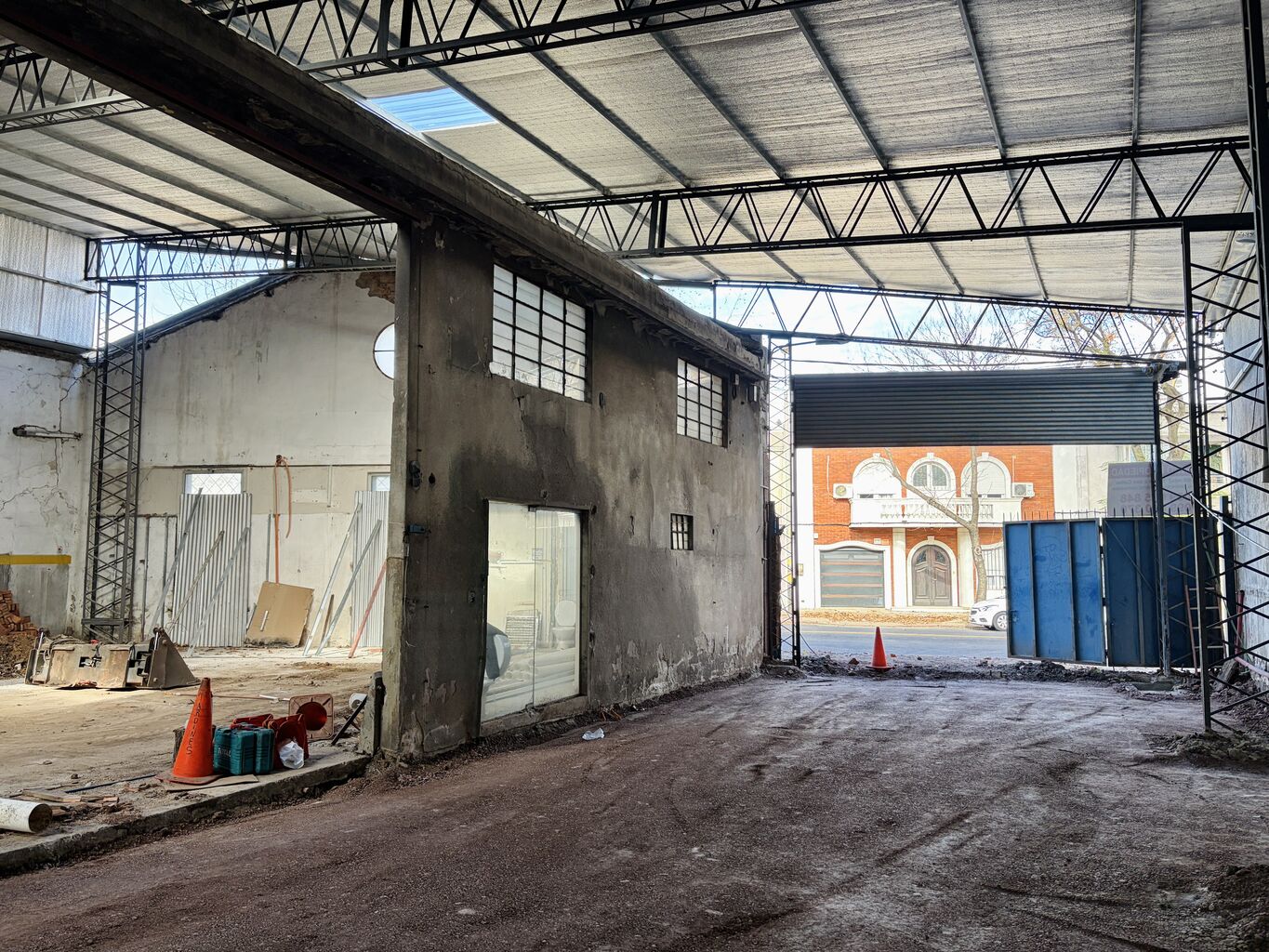 Alquiler — Depósito / Local | Capurro | 3.200 m² | Obra Nueva. Entrada contenedores · Foto 4