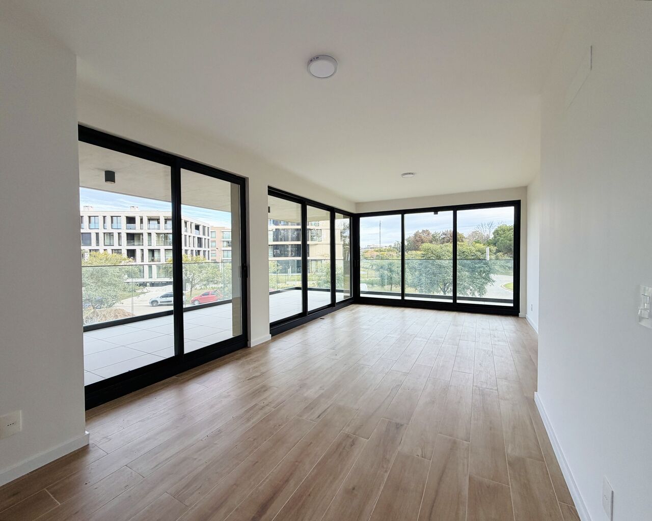 Alquiler apartamento 2 dormitorios y garage a estrenar en Barrio Parques