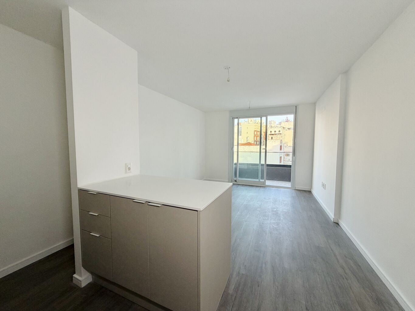 Alquiler apartamento de 1 dormitorio a estrenar con garage en tres cruces