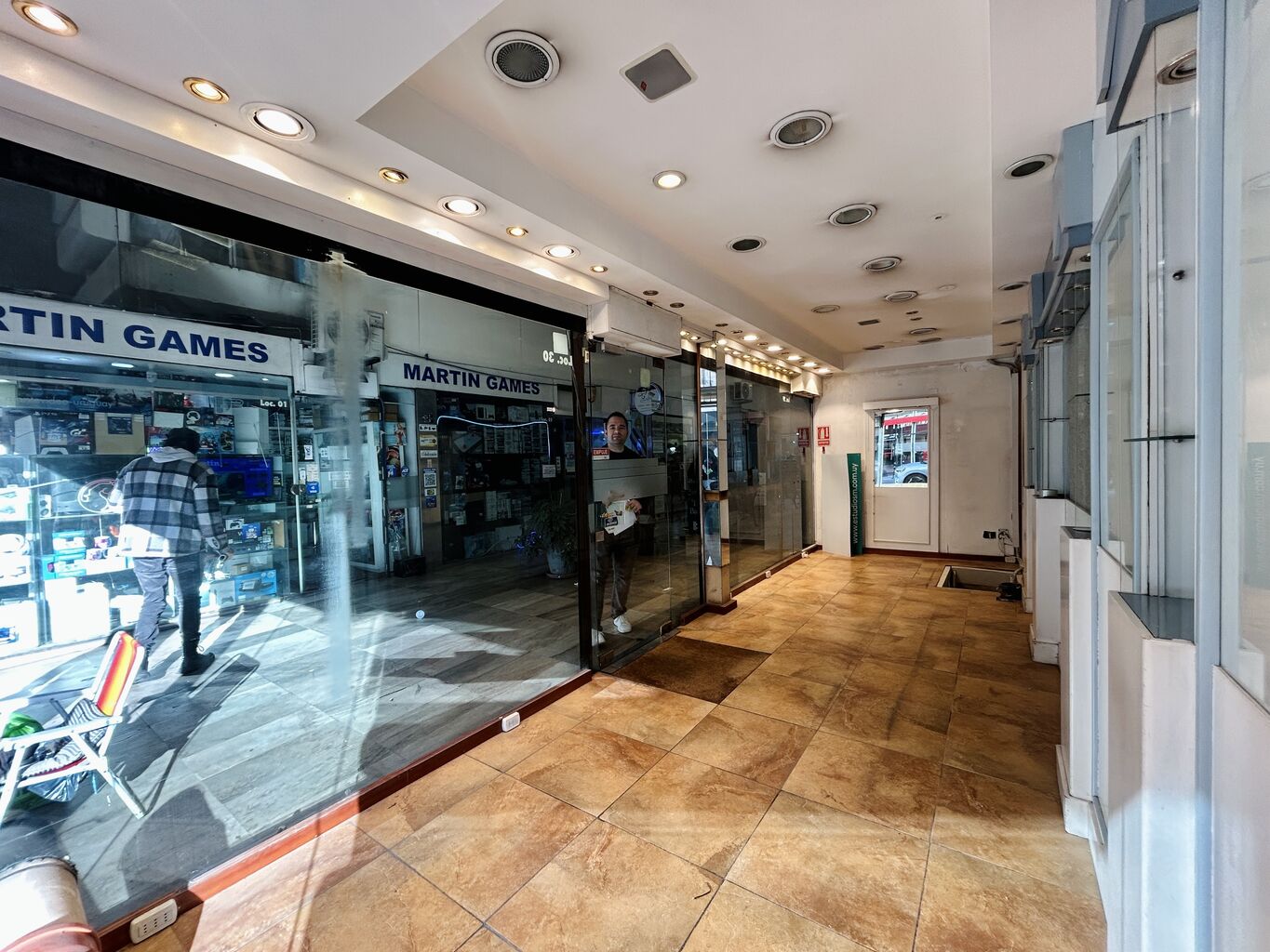 ALQUILER LOCAL COMERCIAL MEJOR CUADRA 18 DE JULIO · Photo 7