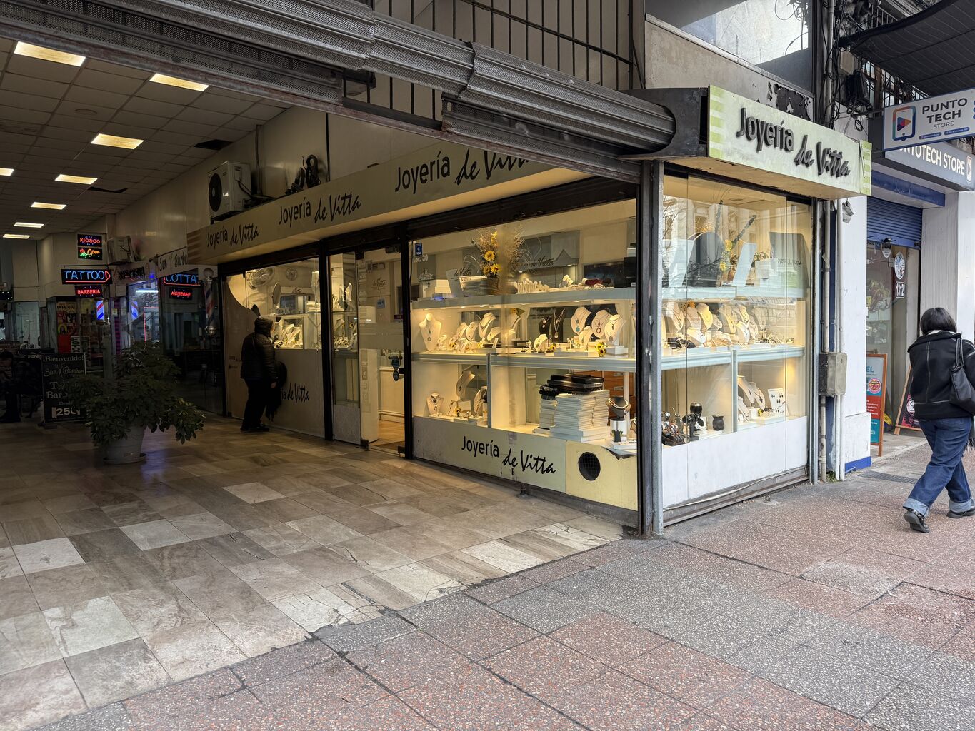 ALQUILER LOCAL COMERCIAL MEJOR CUADRA 18 DE JULIO
