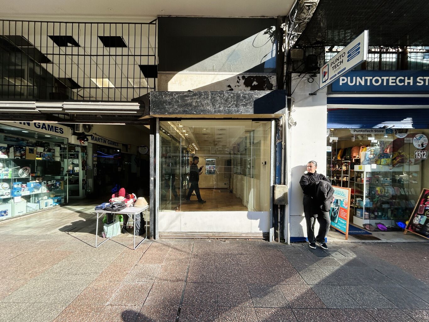 ALQUILER LOCAL COMERCIAL MEJOR CUADRA 18 DE JULIO · Foto 2