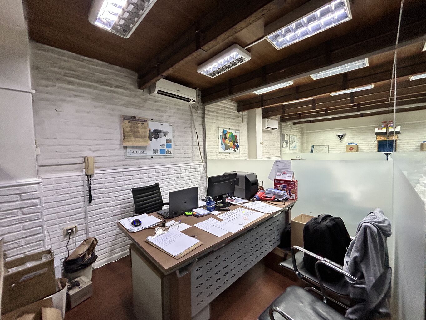 LOCAL / DEPÓSITO  – GRAN METRAJE Y ENTRADA PARA VEHÍCULOS · Photo 5