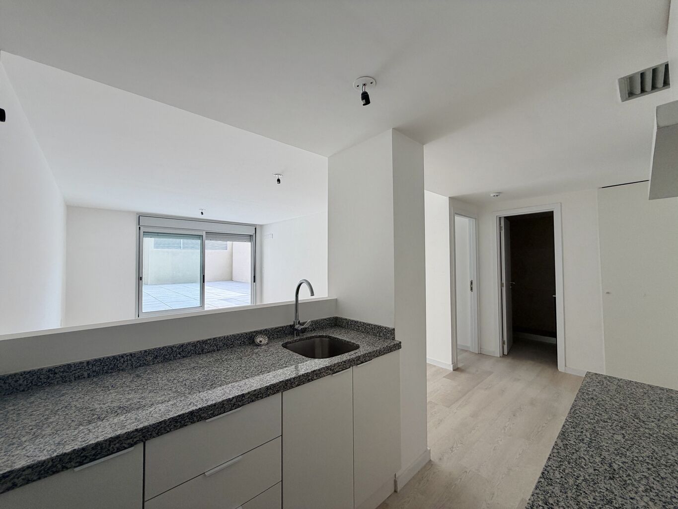 Alquiler apartamento a estrenar de 1 dormitorio con patio y garage en cordon · Photo 3