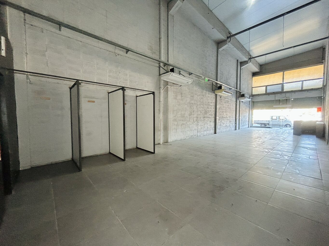 Alquiler local comercial zona outlet Palacio Legislativo · Foto 6