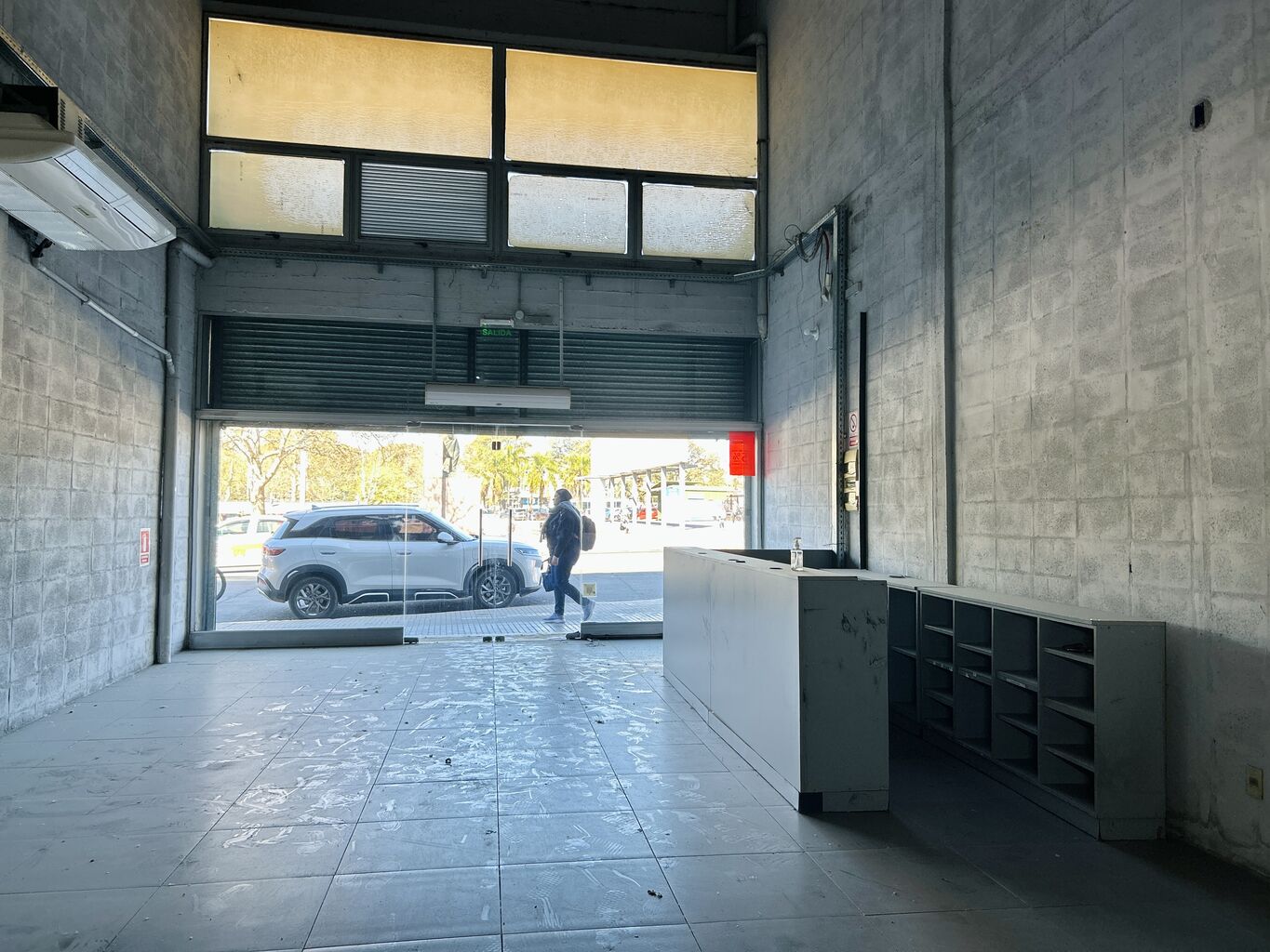 Alquiler local comercial zona outlet Palacio Legislativo · Foto 5
