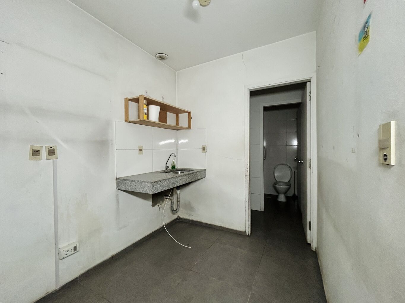 Alquiler local comercial zona outlet Palacio Legislativo · Foto 11