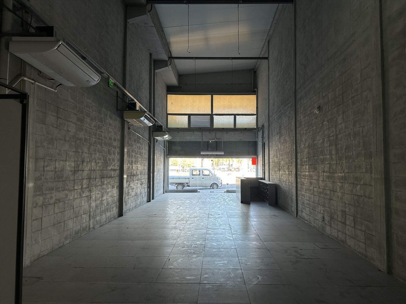 Alquiler local comercial zona outlet Palacio Legislativo · Foto 4