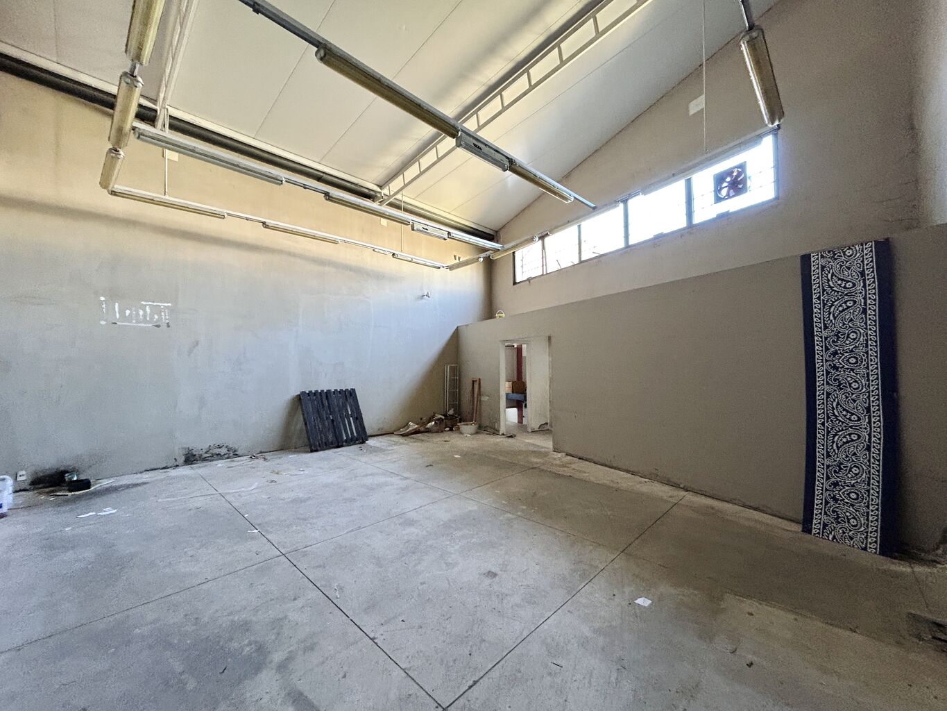 Alquiler local comercial sobre av italia · Foto 5