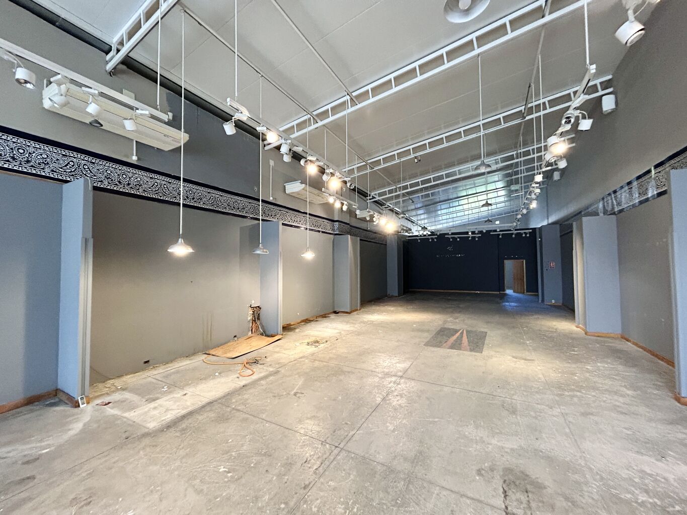 Alquiler local comercial sobre av italia · Foto 4