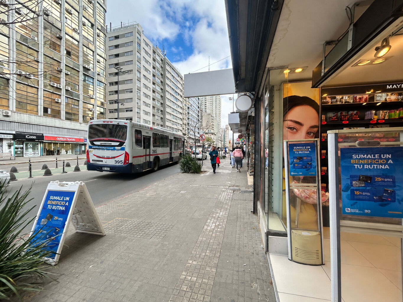 Alquiler local comercial sobre 18 de julio Cordon · Foto 5