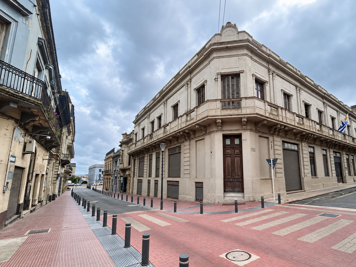 Alquiler local comercial a pasos del Mercado del Puerto · Foto 2