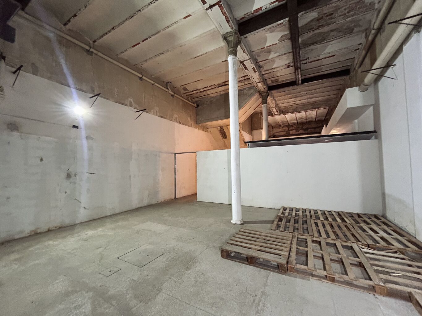 Alquiler local comercial a pasos del Mercado del Puerto · Foto 12