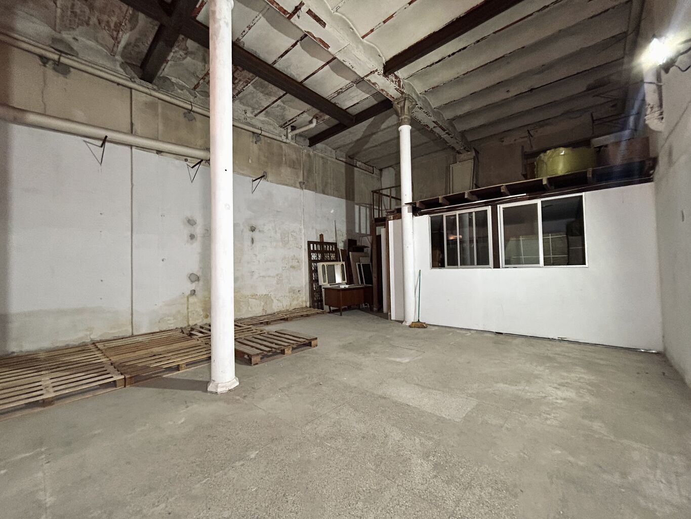 Alquiler local comercial a pasos del Mercado del Puerto · Foto 10