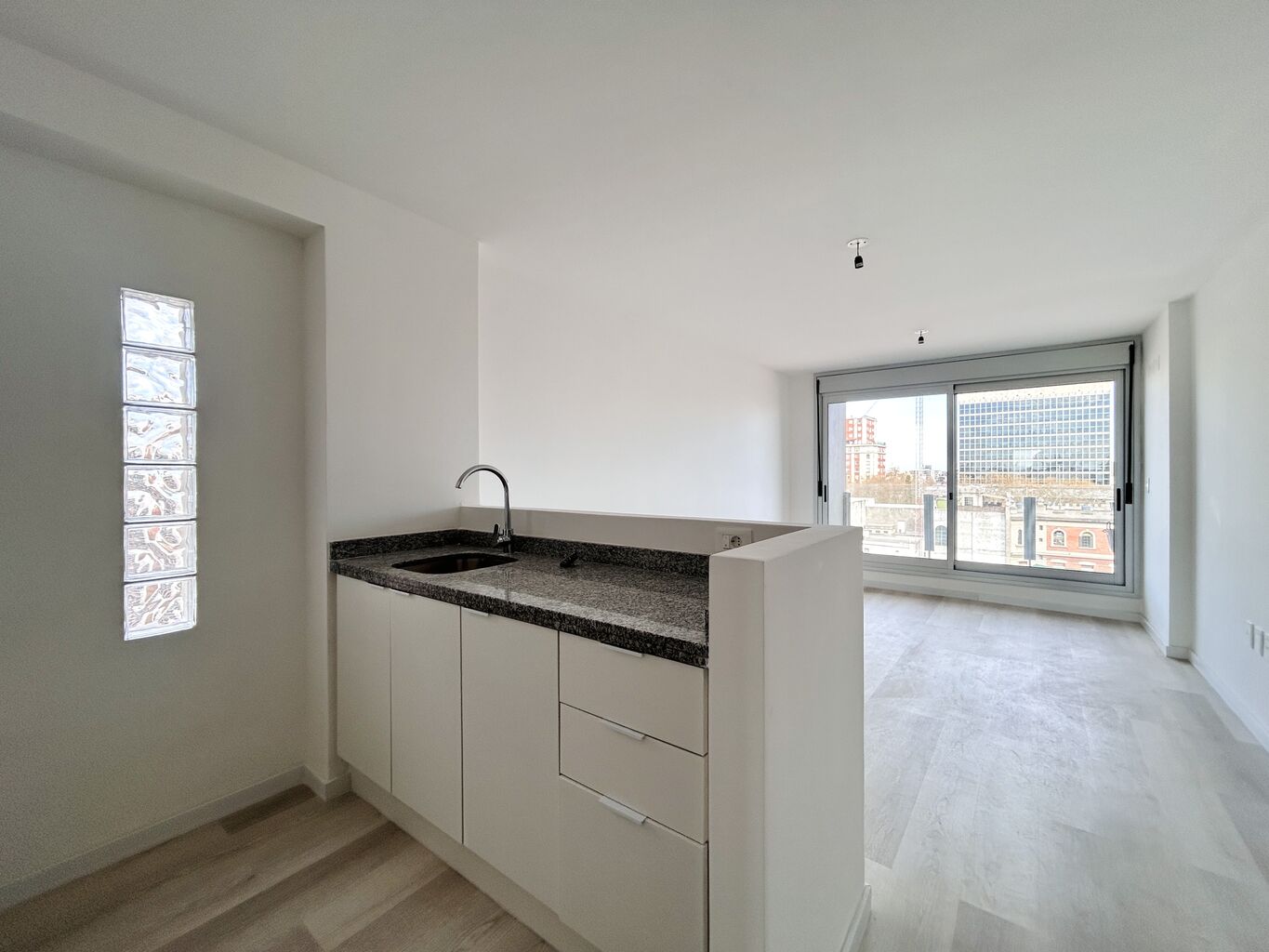 Alquiler apartamento 1 dormitorio a estrenar en Cordon. · Photo 1