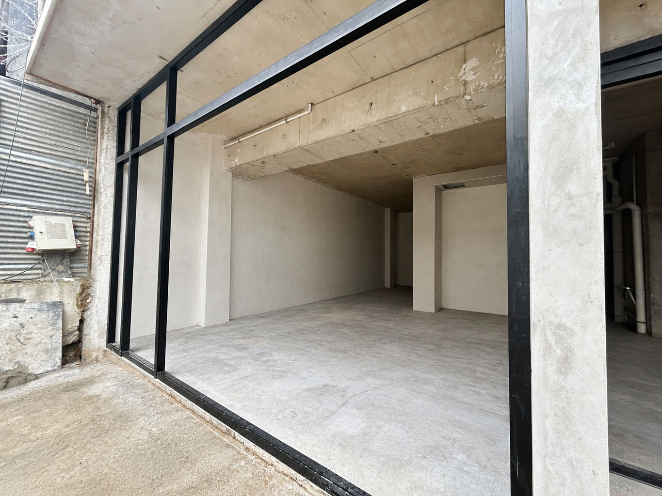 Alquiler local comercial a estrenar sobre Av Italia · Foto 4