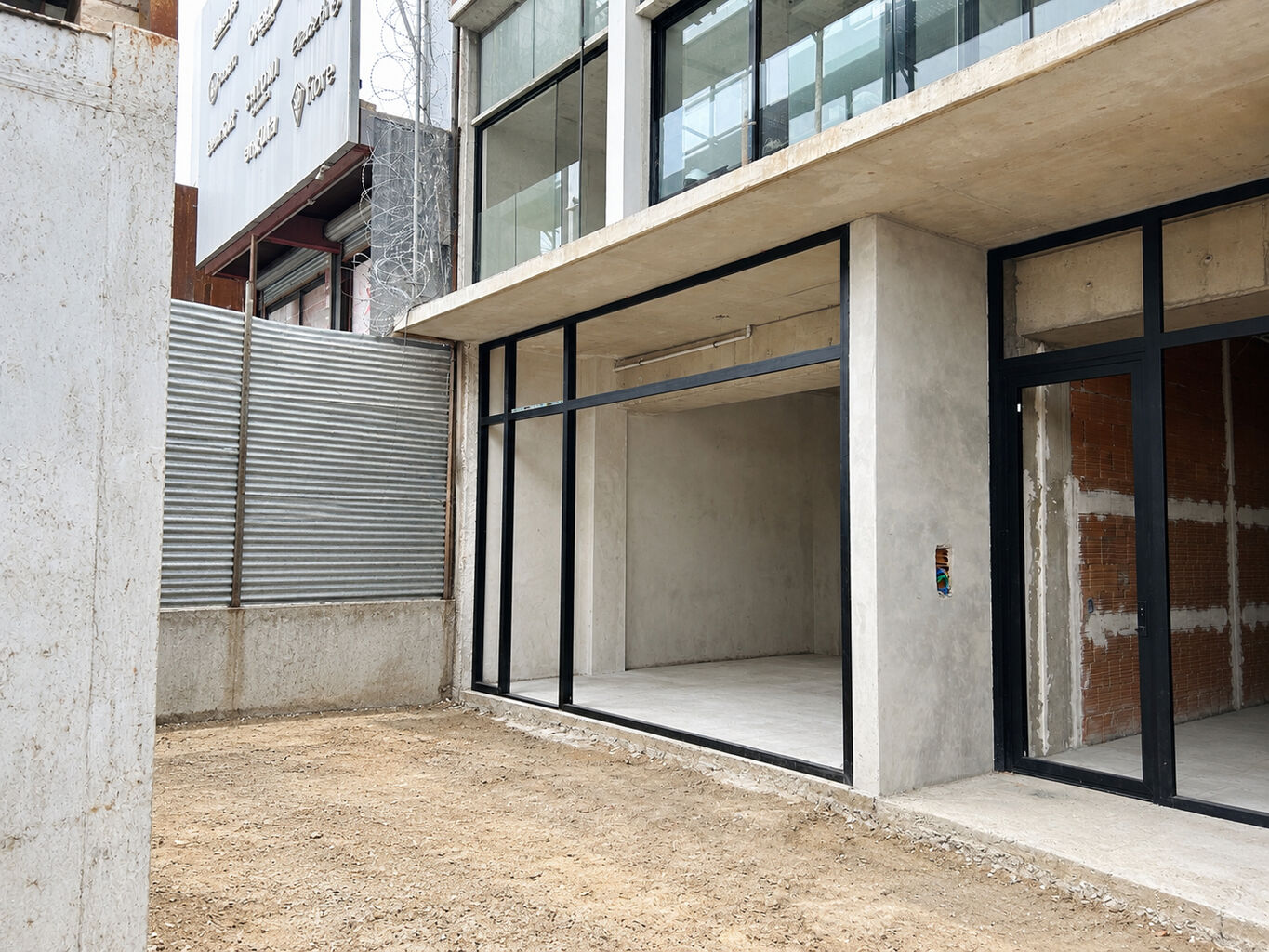 Alquiler local comercial a estrenar sobre Av Italia · Foto 1