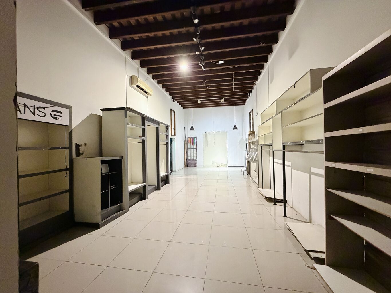 alquiler local comercial sobre 18 de Julio. Cordón · Foto 8