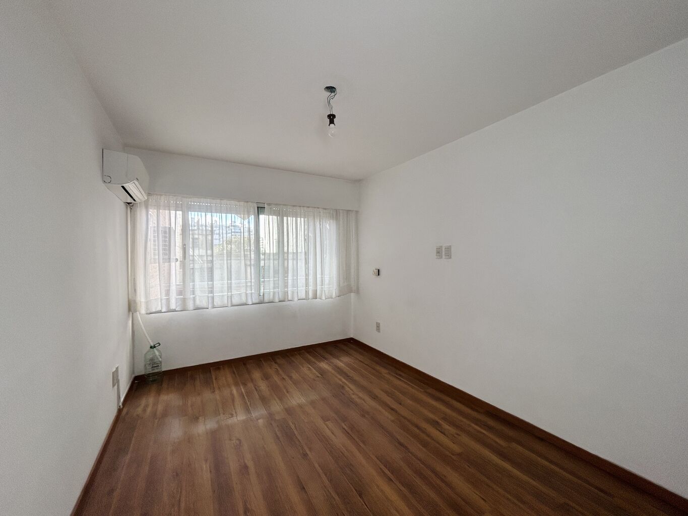 Alquiler apartamento 1 dormitorios con garaje a 1 cuadra de la rambla · Photo 8