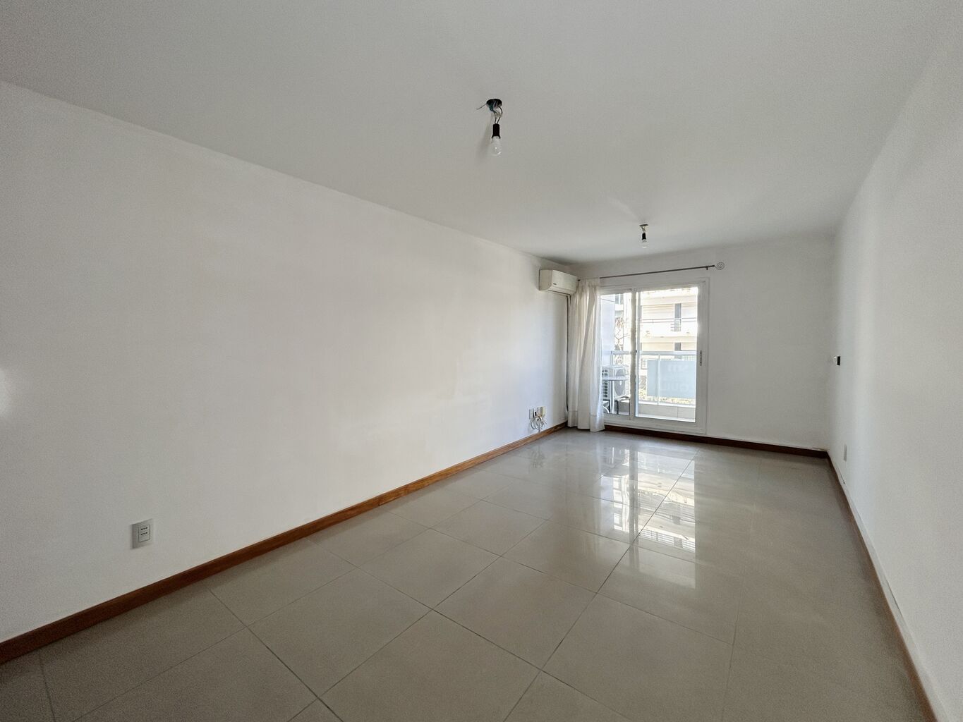 Alquiler apartamento 1 dormitorios con garaje a 1 cuadra de la rambla · Photo 2