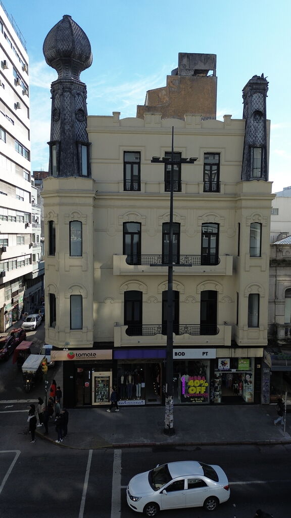 ALQUILER Local comercial sobre 18 de Julio esquina Vázquez. Centro · Foto 4