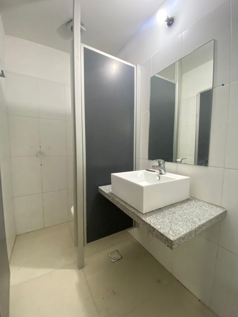 ALQUILER Local comercial sobre 18 de Julio esquina Vázquez. Centro · Foto 7
