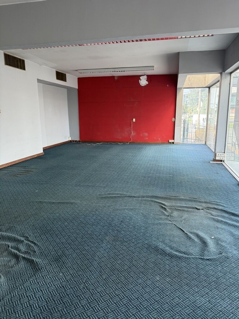 Local comercial en alquiler – Esquina Av. Italia y Mariscala · Foto 2