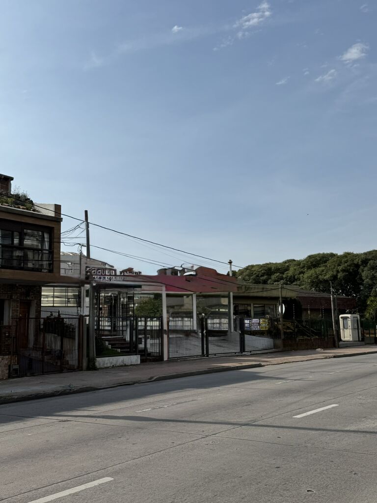 Local comercial en alquiler – Esquina Av. Italia y Mariscala · Foto 1