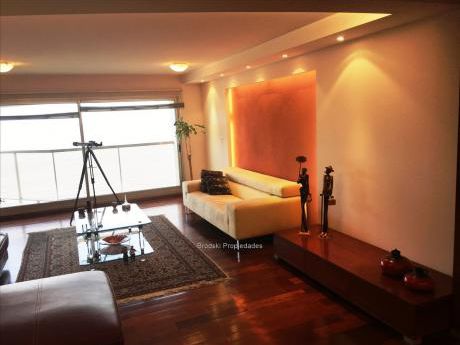 Venta Rambla Pocitos Apartamento 4 Dormitorios, 4 Baños.