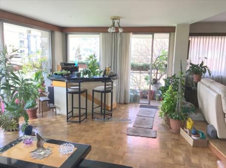 Venta Apartamento En Pocitos 4dormitorios Y Garaje