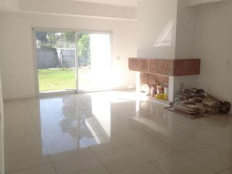 Chalet A Estrenar, Playa Mansa.