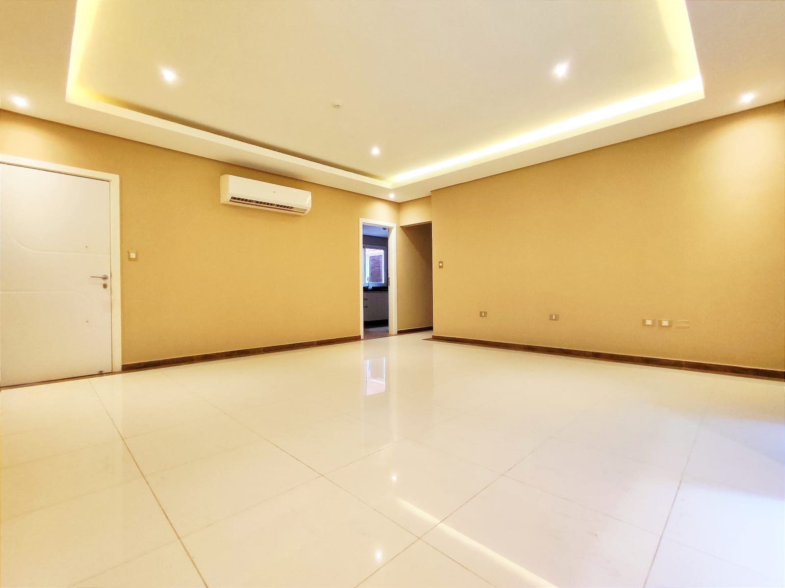 Alquilo Departamento de 3 dormitorios en Fernando de la Mora, Zona Norte — foto 2