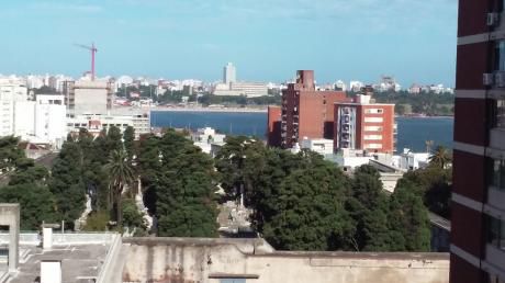 Imperdible! Piso 11 Con Vista Despejada! Portería 24 Horas!
