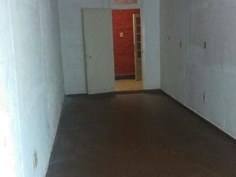 Muy Lindo Salón Al Frente En Alquiler En Pocitos