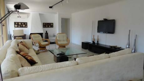 Comodo Como Una Casa Con Los Servicios De Un Apto!!! Parrillero Propio