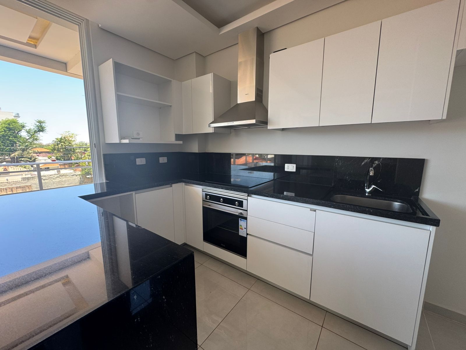 DEPARTAMENTO EN ALQUILER EN MBURUKUJA — foto 3