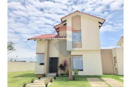 Hermosa Casa En El Condominio Santa De La Colina Urubo