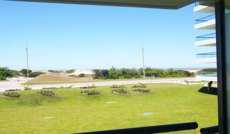 Frente Al Mar. A Estrenar
