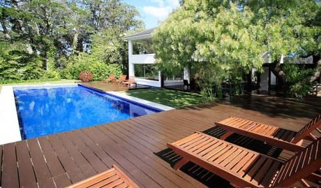Magnífica Residencia. Espectacular Parque.