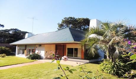 Hermosa Casa En Punta Del Este A 300 Mts Del Mar.