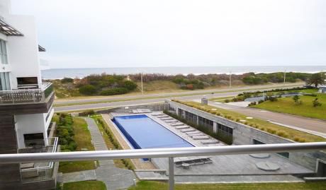 Punta Del Este. Primera Linea Al Mar.
