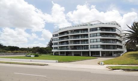 Duplex Frente Al Mar. Playa La Brava.