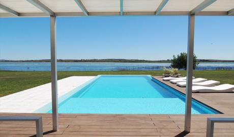 Espectacular Casa En Barrio Privado De Punta Del Este.