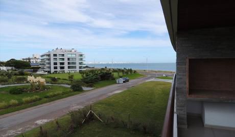 Hermoso Apartamento A Estrenar. Edificio Isabel. La Mansa. Primera Linea.