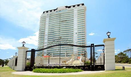 Edificio Le Jardin. Esquinero. Primera Categoría. Frente Al Mar !!!