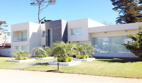 Hermosa Casa!! En Boulevard Park.